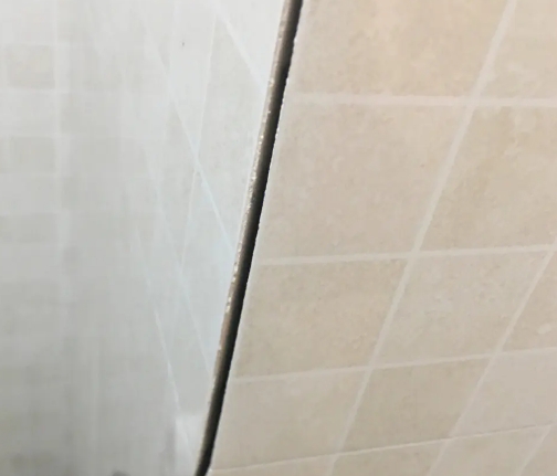 乌达瓷砖空鼓维修公司分享阳台瓷砖脱落的修复过程可以分为以下几个步骤